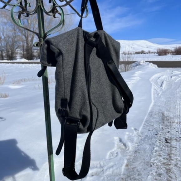 Back pack - Picture 3 of 16